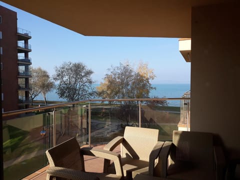 Balcony/Terrace, Balcony/Terrace, Garden view, Garden view, Lake view, Lake view