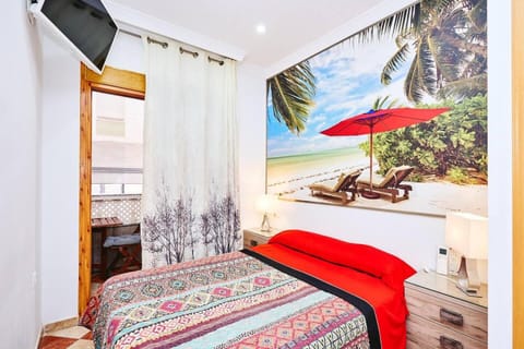 Bed, TV and multimedia, Balcony/Terrace, Photo of the whole room, Bedroom, air conditioner