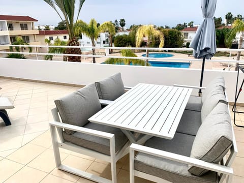 Patio, Pool view, Swimming pool