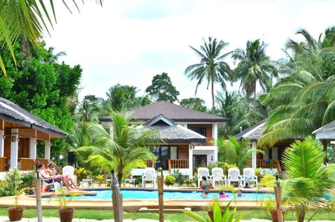 Property building, Garden, Garden view, Swimming pool