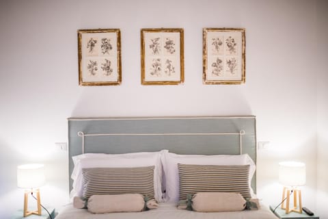 Bed, Decorative detail, Bedroom