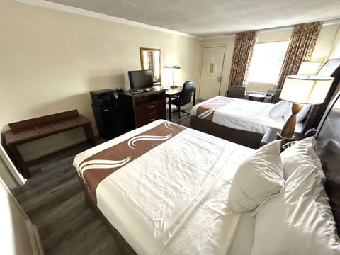 Bed, TV and multimedia, Bedroom, microwave