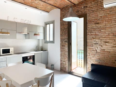 Kitchen or kitchenette, Seating area, Dining area