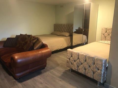 Treetops flat4 Hall Green B28 Apartment in Metropolitan Borough of Solihull