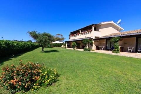 Facade/entrance, Garden, Garden