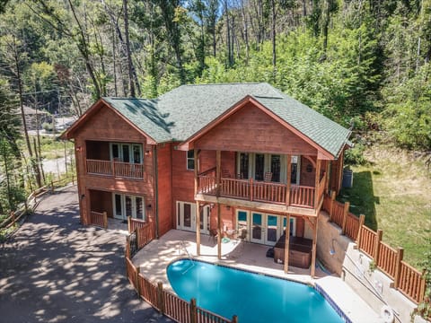 Property building, Natural landscape, Bird's eye view, Balcony/Terrace, Swimming pool