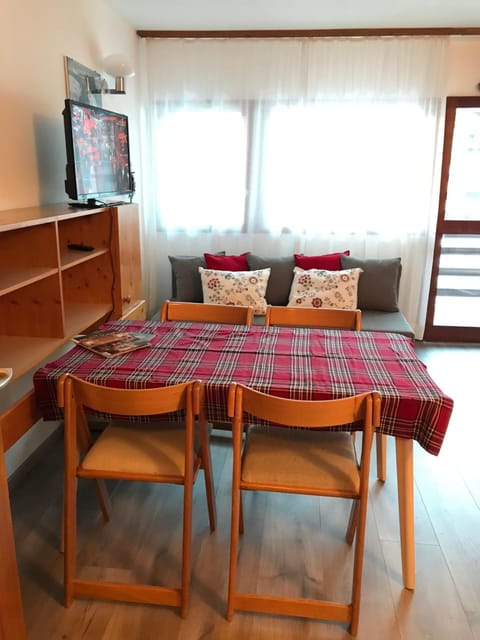 Communal lounge/ TV room, Dining area