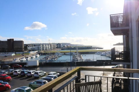 Balcony/Terrace, Street view
