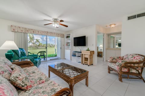 Patio, Golfcourse, TV and multimedia, Living room, Seating area, furniture, air conditioner