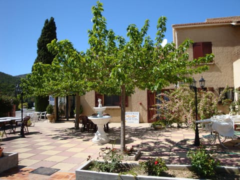 Restaurant/places to eat, Balcony/Terrace