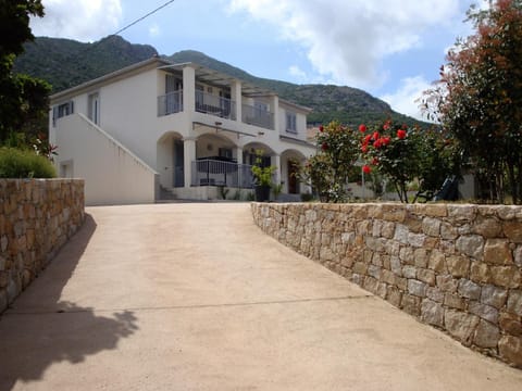 Facade/entrance, On site, Inner courtyard view