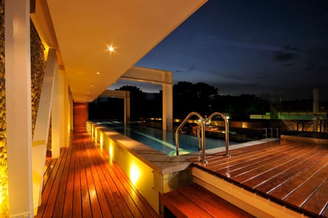 Swimming pool