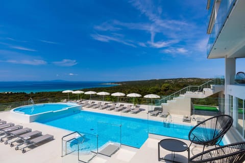 Day, Natural landscape, Balcony/Terrace, Pool view, Sea view, Swimming pool, Swimming pool, sunbed