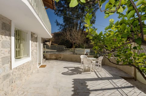 Ev Zin Basilicum Apartment in Leonidio