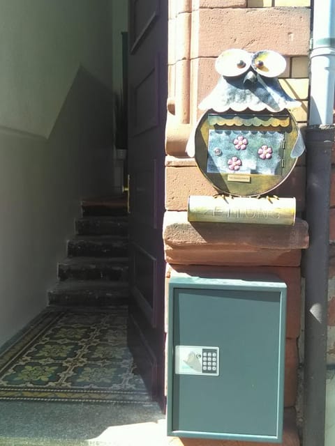 Property building, Staff, Property logo or sign, safe