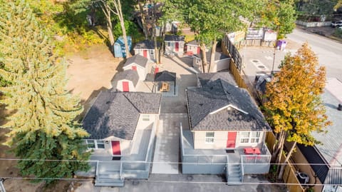 Property building, Day, Neighbourhood, Bird's eye view, Street view, Parking