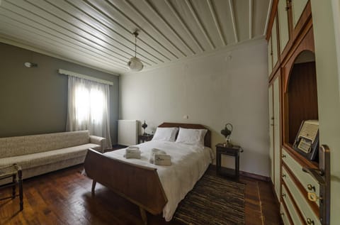 Ev Zin Mouria House in Leonidio