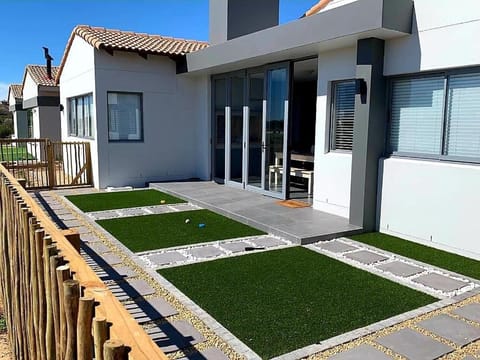 679 Morsvalla Way Langebaan Golf Estate Villa in Western Cape