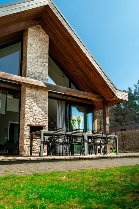 Property building, Garden, Balcony/Terrace