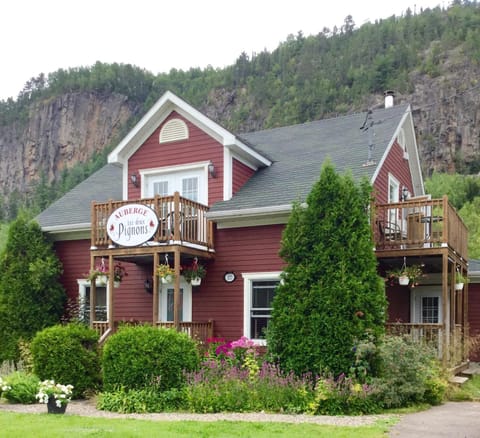 Property building, Facade/entrance, River view, Street view
