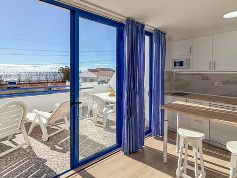 View (from property/room), Balcony/Terrace, Kitchen or kitchenette, Sea view