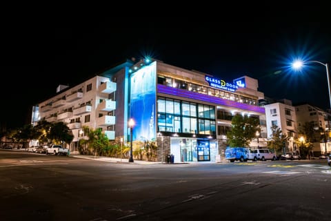 Restaurant/places to eat, Facade/entrance, Area and facilities