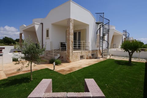 Facade/entrance, Garden view