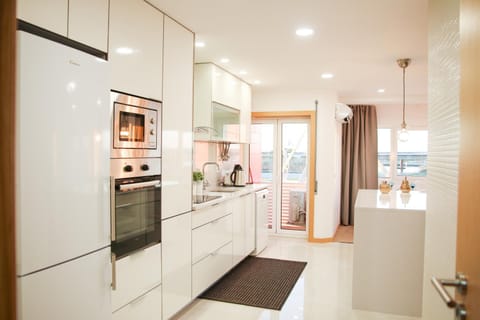 Coffee/tea facilities, Kitchen or kitchenette, Decorative detail, Dining area