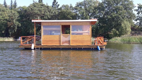 Hausboot / Floss Docked boat in Rheinsberg