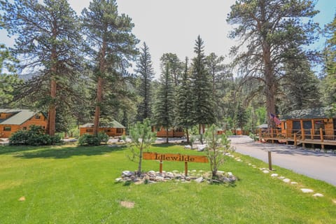 Idlewilde by the River Resort in Estes Park