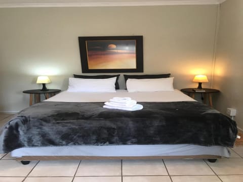 Le Petit Chateau Guest House Bed and Breakfast in Cape Town