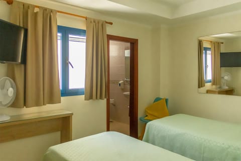 Bed, TV and multimedia, Bedroom