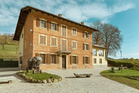 Property building, Facade/entrance, Garden, Garden view