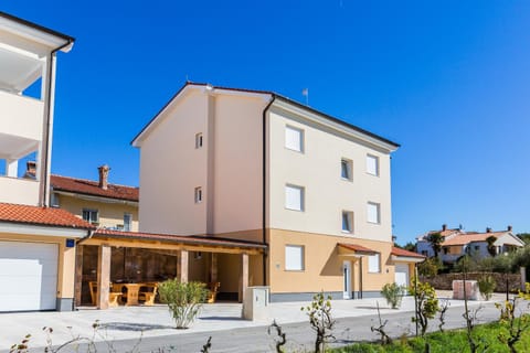 Facade/entrance, View (from property/room), Street view
