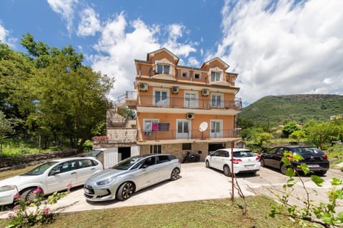 Property building, Facade/entrance, Other, Decorative detail, Street view