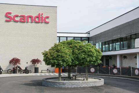 Property building, Facade/entrance, On site