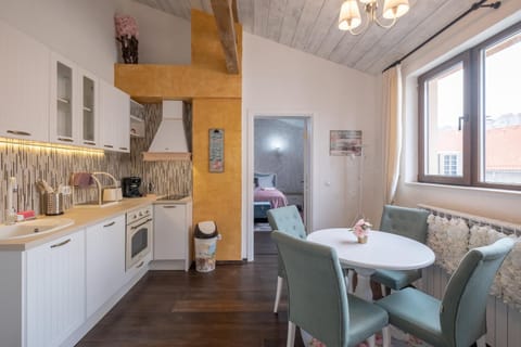 Coffee/tea facilities, View (from property/room), Kitchen or kitchenette, Seating area, Dining area, oven, stove, toaster