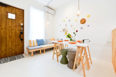 Living room, Seating area, Dining area, air conditioner