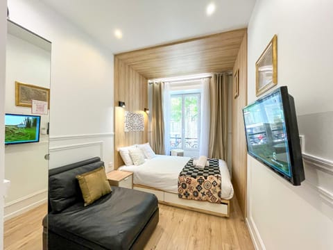 81 - Paris Luxe Sebastopol Apartment in Paris