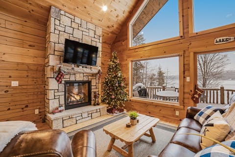 Contemporary ADK 5 Bedroom Chalet on Schroon House in Schroon Lake