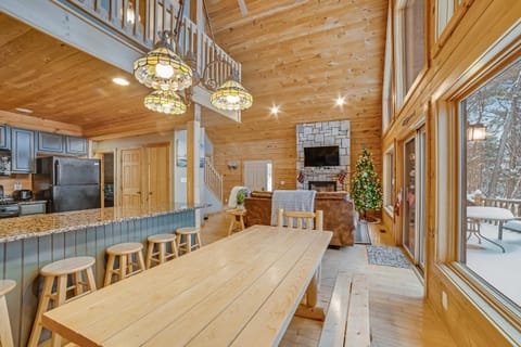 Contemporary ADK 5 Bedroom Chalet on Schroon House in Schroon Lake