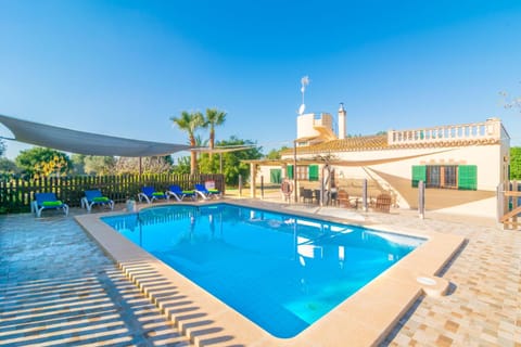 Facade/entrance, Swimming pool