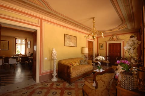 Decorative detail, Seating area, On site