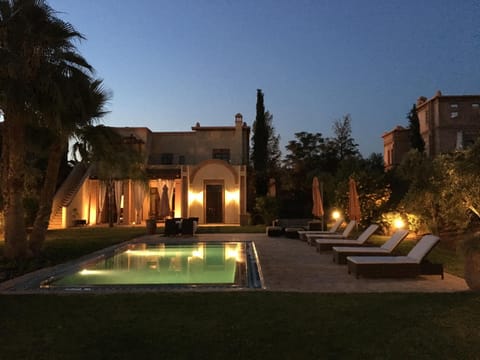 Property building, Balcony/Terrace, Swimming pool