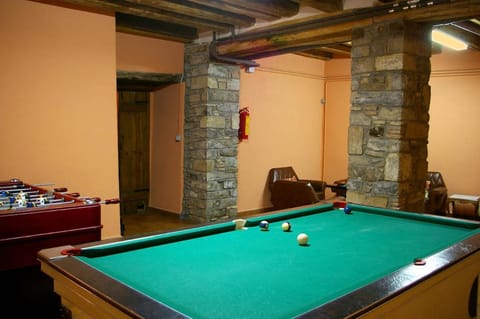 Billiard, Game Room