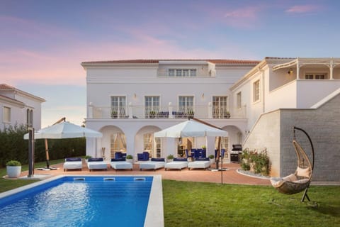 Property building, Garden, Swimming pool