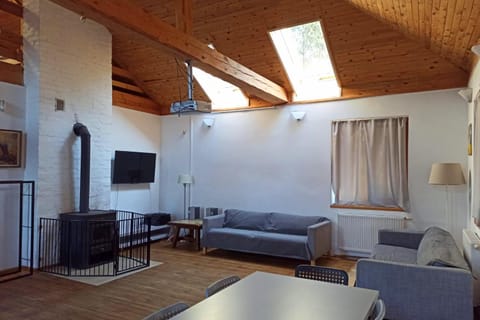 TV and multimedia, Living room, Seating area, Evening entertainment