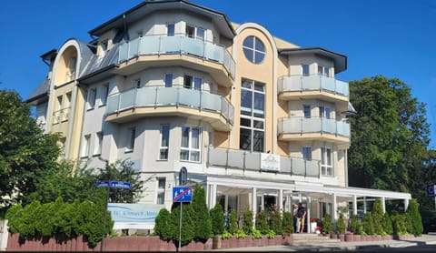 Property building, Day