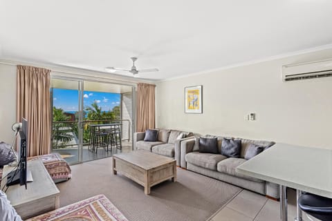 View (from property/room), Balcony/Terrace, Living room, Sea view, air conditioner