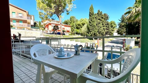 S179 - Sirolo, trilocale in cento completamente accessoriato Apartment in Sirolo